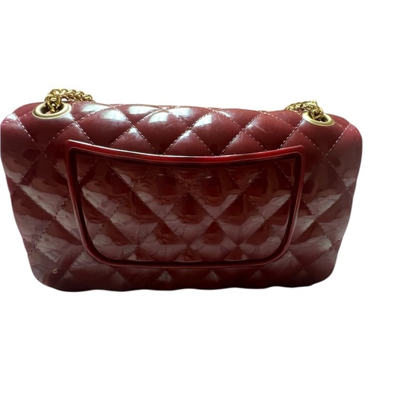 Elegant Burgundy Quilted Chain Bag - Picture 2 of 3
